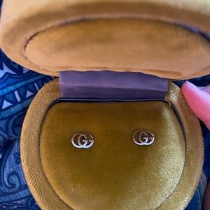 Gucci 18k white gold stud earrings